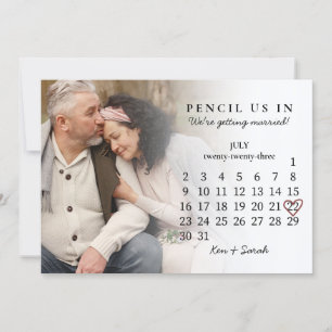 Invitación Lápiz con el calendario Save the Date de julio de