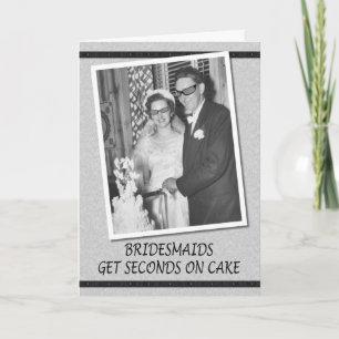 Invitación Las damas de honor reciben segundos en el pastel
