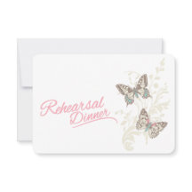 Las mariposas invitan a una cena de boda rosado