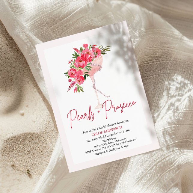 Invitación Las perlas de los rojos modernos son la ducha de n (Red Floral Pearls and Prosecco Bridal Shower Invitation, Modern Pearls Prosecco Bridal Shower Invite)