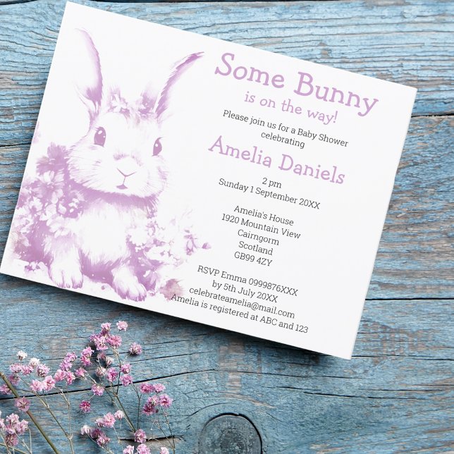 Invitación Lavender Un conejo viene Baby Shower (Some bunny is coming! supper cute baby shower invites 🐇💕🐇)