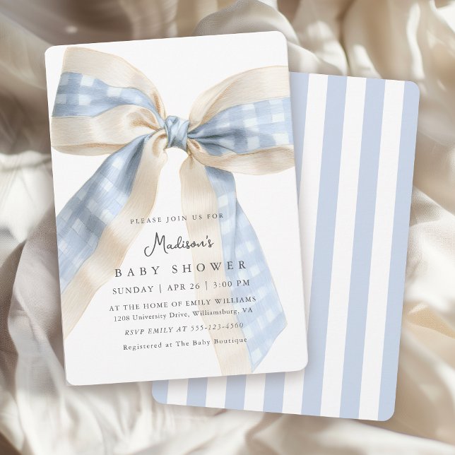 Invitación Lazo de gingham azul Cumpleaños de bebé adorable (Invitation may be ordered in both printed and instant download digital formats.)