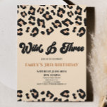 Invitación Leopard Cheetah Wild & Three Birthday Fiesta<br><div class="desc">¡Esta es una invitación a la fiesta de los tres cumpleaños de Leopard Cheetah!</div>