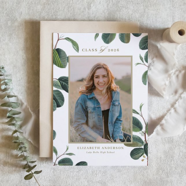 Invitación Licenciación fotográfica blanca de hojas botánicas (Customizable photo graduation invitation featuring botanical greenery.)