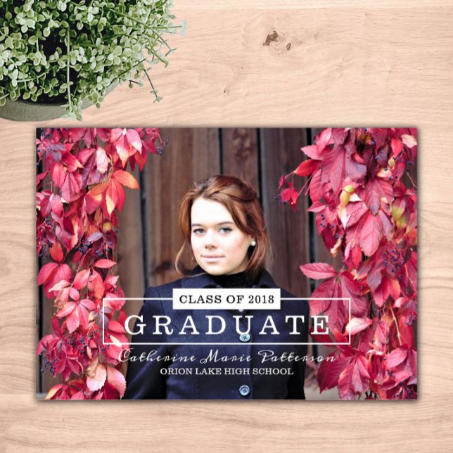 Invitación Licenciatura de fotografía de clase moderna | Blan (White Modern Class Typography Photo Graduation Announcement)