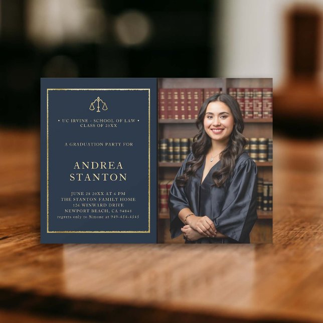 Invitación Licenciatura en Derecho Fotografía de marco de oro (law school graduation party invitation photo gold frame scales of justice elegant modern classy navy)
