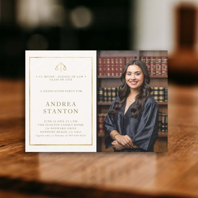 Invitación Licenciatura en Derecho Fotografía de marco dorado (law school graduation party invitation photo gold frame scales of justice elegant modern classy ivor)