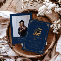 Licenciatura en Derecho por la moderna Marina Oro