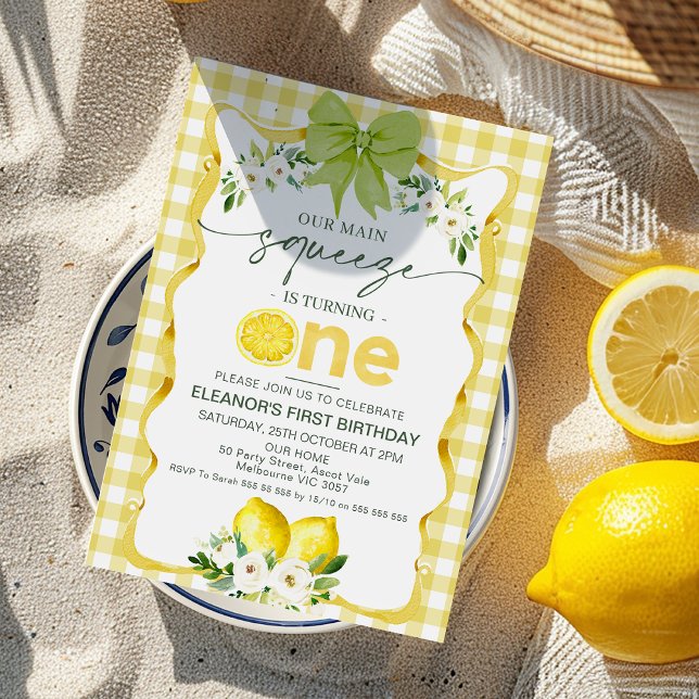 Invitación Limón amarillo floral Nuestro principal apretón pr (Our Main Squeeze 1st Birthday Invitation Template Girl, Bow Lemon 1st Birthday Invitation, Plaid)