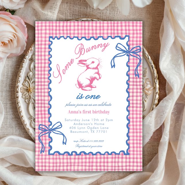 Invitación Lindo algún conejito cumple un lazo de gingham en  (Subido por el creador)