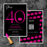 Invitación Lips rosadas mínimas modernas de cuarenta años QR<br><div class="desc">Moderna y moda, esta invitación de cumpleaños declara, "ella tiene 40 años" y combina el clásico blanco y negro con acentos de rosa brillante, con un lúgubre par de labios. Su diseño mínimo es un diseño simple y divertido para celebrar el cumpleaños del hito. La parte posterior contiene un área...</div>