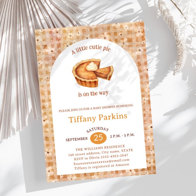Invitación Little Cutie Pie está en el camino de la ducha de  (Little Cutie Pie Baby Shower Invitation with Sweet Orange Theme )