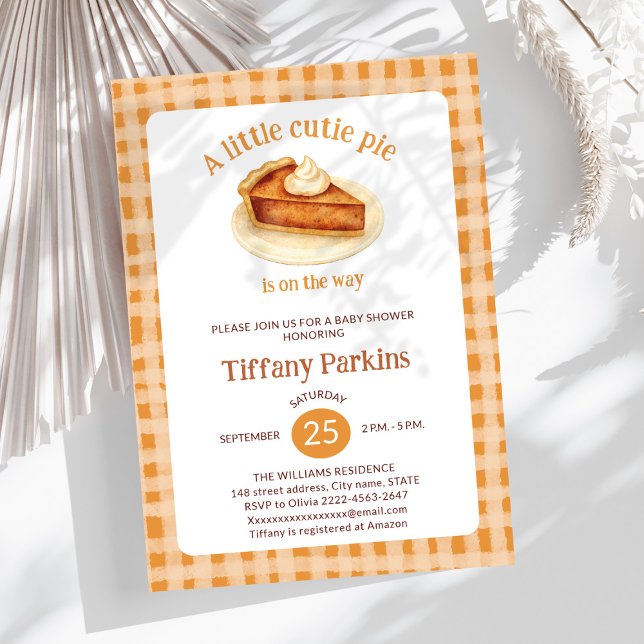 Invitación Little Cutie Pie está en el camino de la ducha de  (Sweet Little Cutie Pie Baby Shower Invitation – Perfect for any season)