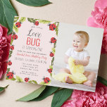 Invitación Little Love Bug Ladybug Kids 1er cumpleaños Foto I<br><div class="desc">Esta tierna invitación de primer/primer cumpleaños del chica "Little Love Bug Ladybug". Puede personalizar más adelante haciendo clic en el botón "PERSONALIZAR". Artículos coincidentes en nuestra tienda para un tema fiesta completo. Imagen del marcador de posición proporcionada por Unsplash y NO está en venta, reemplácelo por sus propias fotos. La...</div>