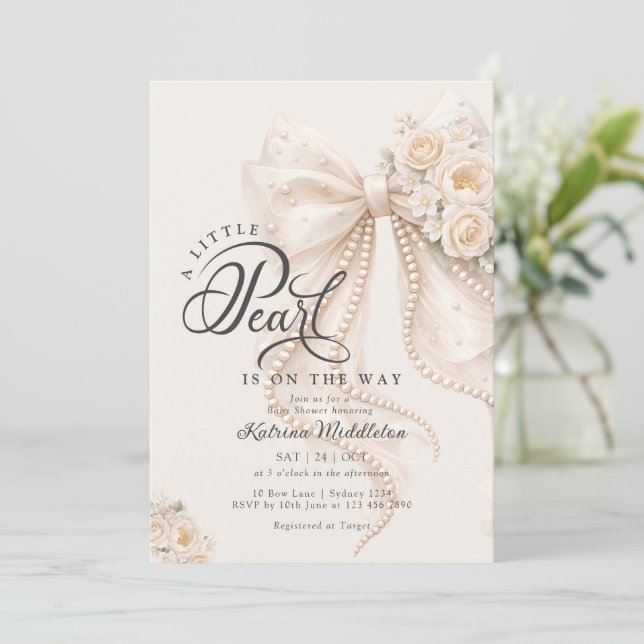 Invitación Little Pearl Bow Floral Baby Shower (Anverso de pie)