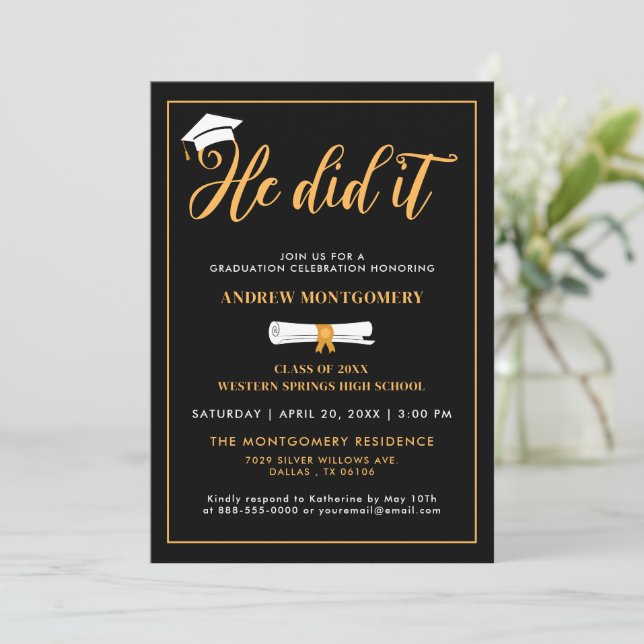 Invitación Lo Hizo Grad Cap Tassel Black Graduation Photo (Anverso de pie)