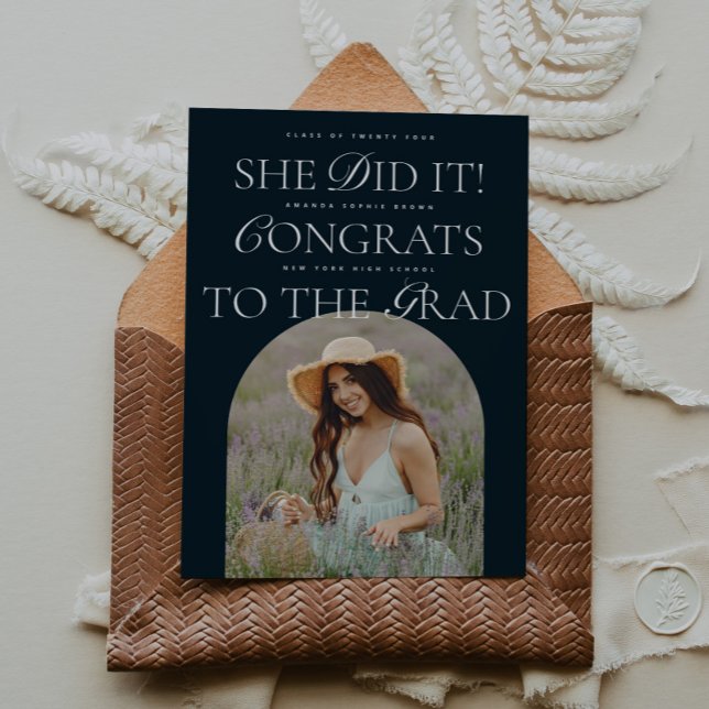 Invitación Lo Hizo Navy Arch Hybrid Font Graduación Moderna (Subido por el creador)