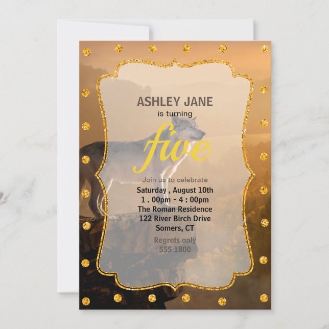 Invitación Lobo gris parado en una roca en el bosque (Anverso)