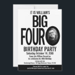 Invitación Los cuatro grandes 0 40 años foto blanco negro<br><div class="desc">Los Big Four O, la sencilla y audaz plantilla gráfica de fotos en blanco y negro 40ª invitación de cumpleaños. Personalice esta invitación de cumpleaños de cuatro décadas con sus propios detalles de la fiesta de cumpleaños, y dos fotos diferentes de su chica de cumpleaños o de su niño uno...</div>