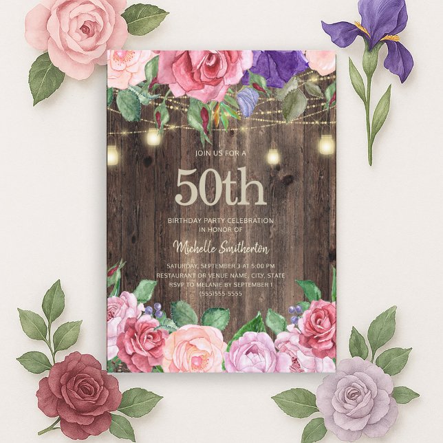 Invitación Luces de Cadena de Flores Moradas Rosadas Rústicas (Pink and purple watercolor floral and string lights on rustic wood 50th birthday party invitation)