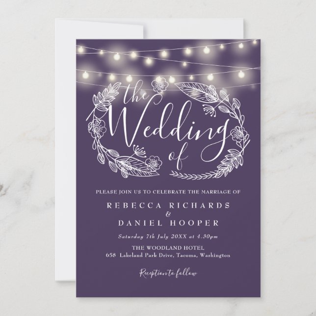 Invitación Luces de Cadena Moradas con Letra Floral para Boda (Anverso)