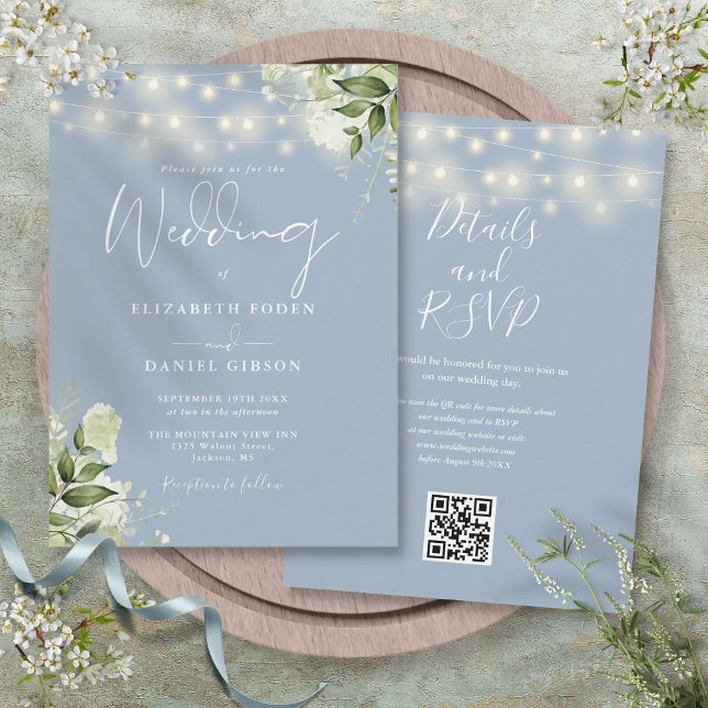 Invitación Luces de Cuerda Azules Polvorientas Código QR Flor (Dusty Blue String Lights Floral QR Code Wedding Invitation)