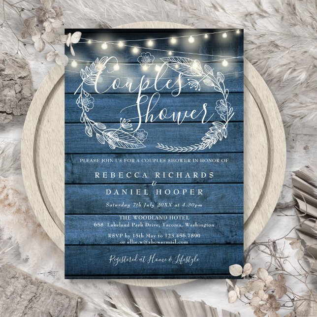 Invitación Luces de Cuerda de Madera Rústica Azul para Fiesta (Blue Rustic Wood String Lights Couples Shower Invitation)