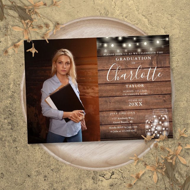 Invitación Luces de Cuerda de Madera Rústica Foto Fiesta de G (Rustic Wood String Lights Photo Graduation Party Invitation)