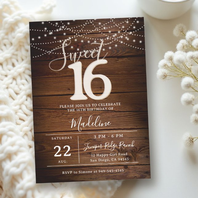 Invitación Luces de Cuerda de Madera Rústica Guión Dulce 16 (rustic sweet 16 birthday party invitation barn wood string lights backyard outdoors)