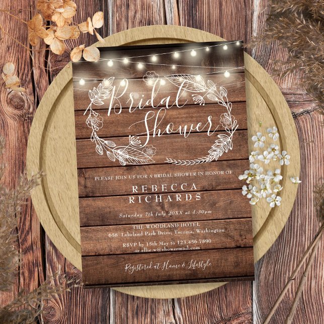 Invitación Luces de Cuerda de Madera Rústica para Despedida d (Rustic Wood String Lights Bridal Shower Invitation)