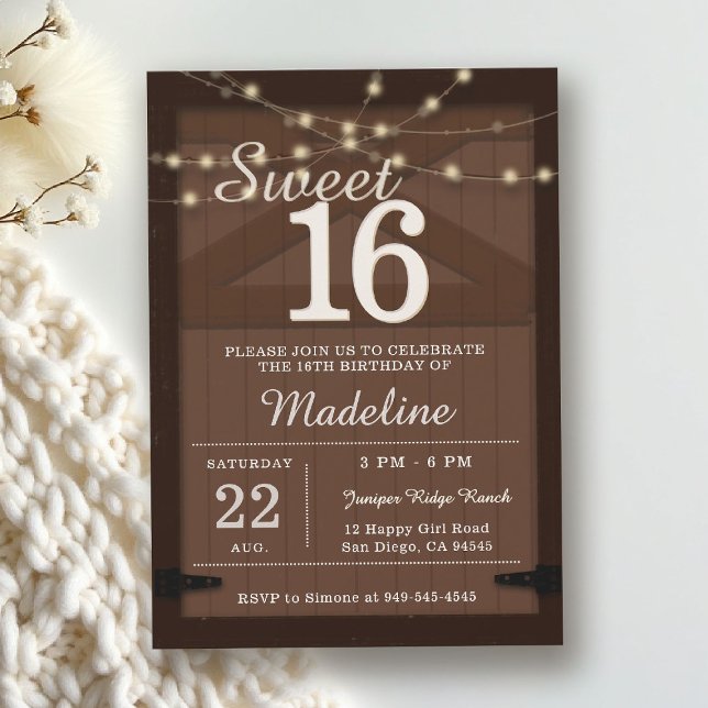 Invitación Luces de Cuerda de Madera Rústica Puerta de Graner (rustic sweet 16 birthday party invitation brown barn door wood string lights backyard outdoors chic)