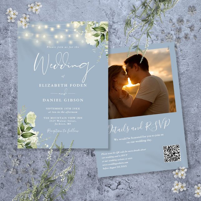 Invitación Luces de vegetación azul polvoriento código QR fot (Dusty Blue Greenery Lights QR Code Photo Wedding Invitation)