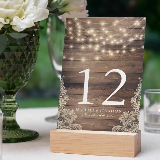 Invitación Luces Rusticas de Madera y Cadenas | Número de tab (Rustic Wood & String Lights | Lace Table Number)