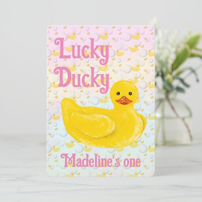 Invitación Lucky Ducky First Birthday Invitation (Anverso de pie)