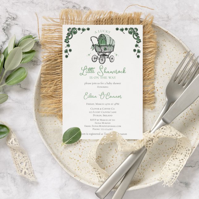 Invitación Lucky Little Shamrock St Patrics Baby Shower (Elegant Green White Irish St Patrick's Day Baby Shower Vintage Baby Carriage, Lucky Green Shamrocks.)