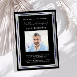 Invitación Lujo de la foto de la plata negra de cumpleaños<br><div class="desc">Una invitación de cumpleaños elegante,  moderna y sencilla. Un fondo negro decorado con marcos falsos de plata. Personalice y agregue un nombre de foto y detalles. Texto blanco.</div>