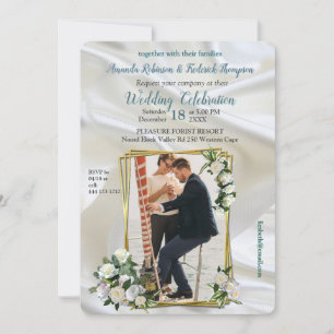 Invitación Lujosa seda blanca fluida y rosas blancas.