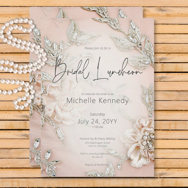 Invitación Lunes de luna de miel de satén rosado moderno Glam (Modern Pink Satin Embroidery Glam Bridal Luncheon Invitation)