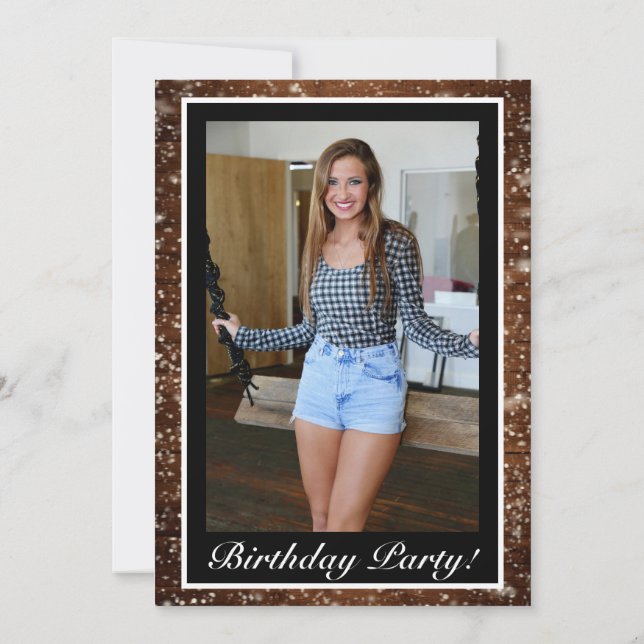 Invitación Madera nevada negra y foto de pino forestal cumple (Reverso)