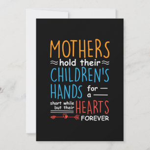 Invitación Madres madres dan regalos sostienen las manos de s