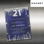 Invitación Magnética 21 años purpurina azul marino de plata<br><div class="desc">Un imán de invitación moderno,  elegante y glamuroso para un fiesta de 21 años. Un fondo azul marino,  decorado con finos purpurinas plateados,  chispas. El color azul es desigual. Personalice y agregue su nombre y detalles del fiesta. El número 21 se escribe con un tipo de letra,  guión.</div>
