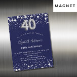Invitación Magnética 40 años estrellas de plata azul marino lujo<br><div class="desc">Un imán de invitación moderno,  elegante y glamuroso para un fiesta de 40 años. Un fondo azul marino,  decorado con estrellas de imitación plateadas. Personalice y agregue su nombre y detalles del fiesta. El número 40 se escribe con un tipo de letra de estilo globo.</div>