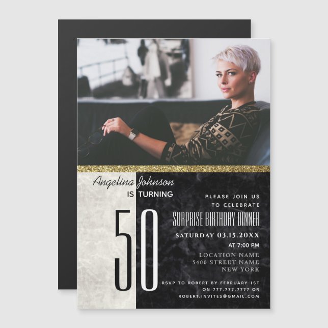 Invitación Magnética 50.º cumpleaños, foto de mármol blanco y negro (Anverso/Reverso)