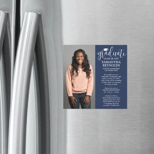 Invitación Magnética Alfabeto moderno Marina Azul y Blanco 1 Graduación (Subido por el creador)