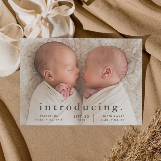 Invitación Magnética Anuncio de nacimiento mínimo simple de foto gemela (Simple typography twins baby birth magnetic announcement.)