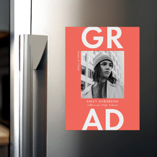 Invitación Magnética Audaz Graduación de Foto Grad Coral