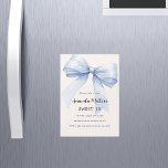 Invitación Magnética Azul crema beige elegante Sweet 16 lujo<br><div class="desc">Un fondo beige suave de color crema,  decorado con un gran arco azul claro. Personalice y agregue un nombre y detalles del fiesta.</div>