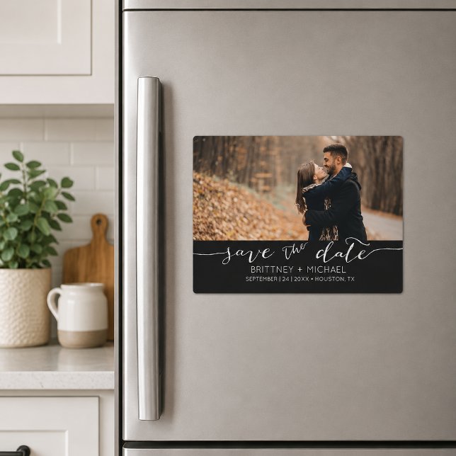 Invitación Magnética Black Save the Date Manuscrito (Elegant black save the date magnet featuring romantic handwritten script typography)