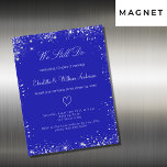 Invitación Magnética Boda de la renovación de la promesa azul de plata<br><div class="desc">Un imán de invitación a la boda moderno y elegante. Fondo azul real decorado con finos destellos purpurinas plateados. Personalice y agregue sus nombres y detalles del fiesta. Letras de color blanco.</div>