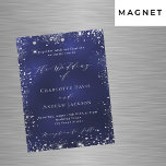Invitación Magnética Boda de lujo moderno de plata azul marino<br><div class="desc">Un fondo azul marino,  decorado con finos purpurinas plateados,  chispas. El color azul es desigual. Personalice y agregue sus nombres y detalles.</div>